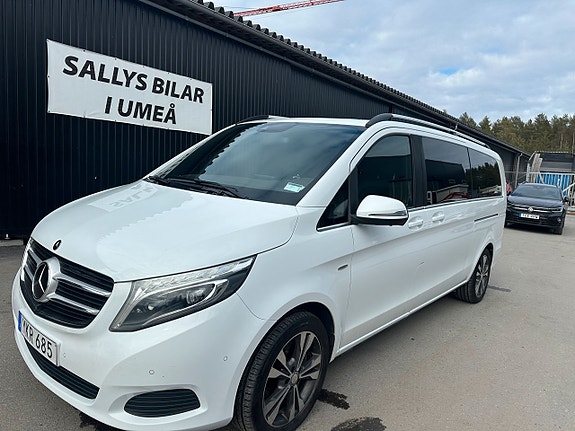 Mercedes-Benz V250 5 of 5
