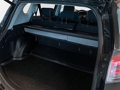 Toyota RAV4 6 of 9