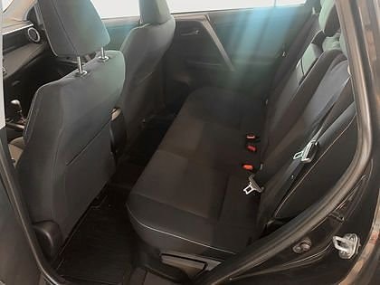 Toyota RAV4 8 of 9