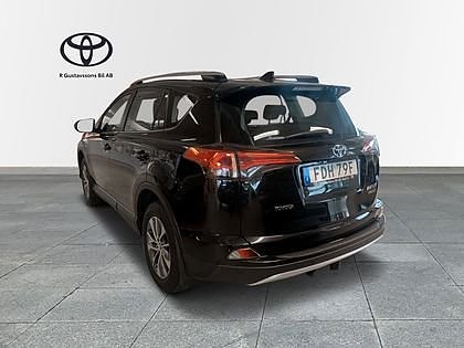 Toyota RAV4 4 of 5