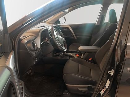 Toyota RAV4 7 of 9