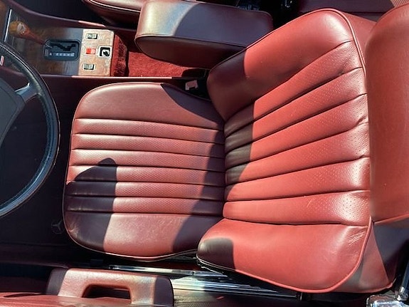 Mercedes-Benz 560 SL 6 of 8