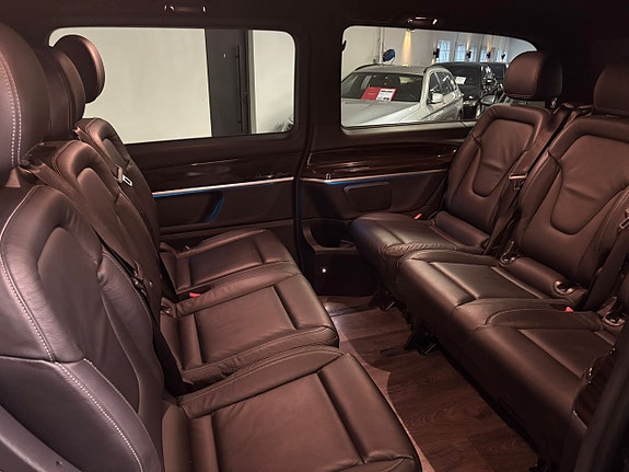 Mercedes-Benz V220 8 of 23