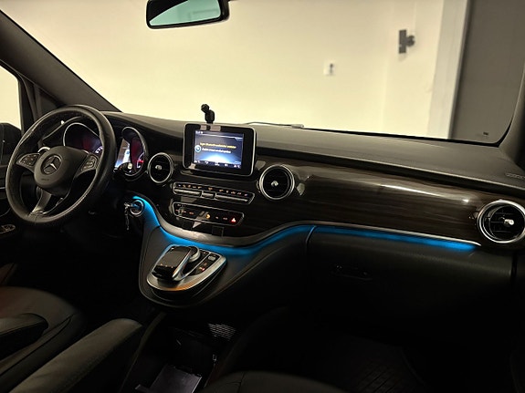 Mercedes-Benz V220 12 of 23