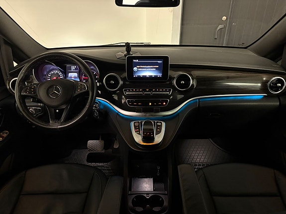 Mercedes-Benz V220 23 of 23