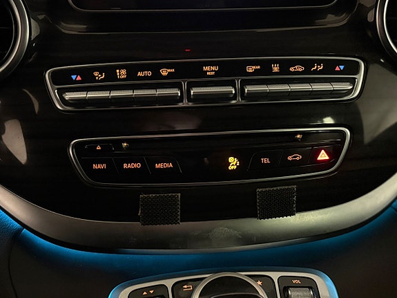 Mercedes-Benz V220 19 of 23