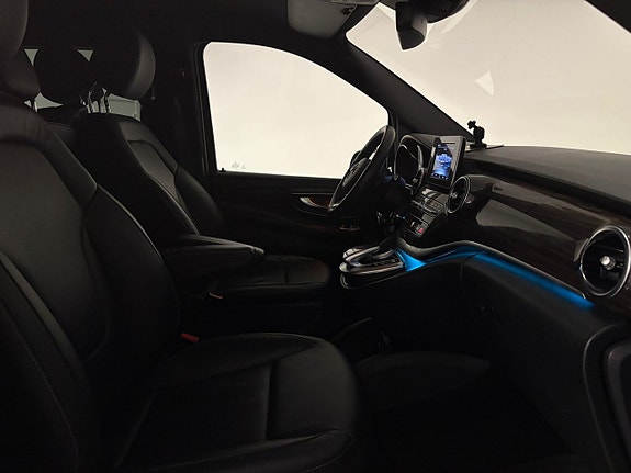 Mercedes-Benz V220 16 of 23