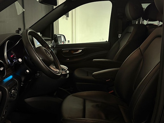 Mercedes-Benz V220 7 of 23