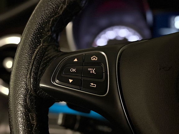 Mercedes-Benz V220 13 of 23