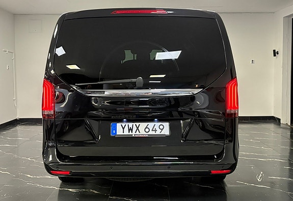 Mercedes-Benz V220 5 of 5
