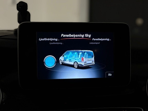 Mercedes-Benz V220 11 of 23