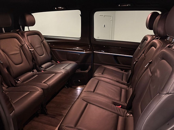 Mercedes-Benz V220 17 of 23
