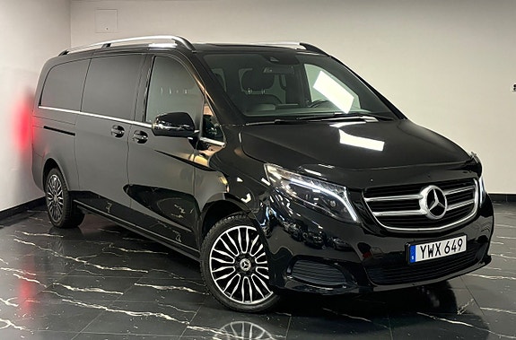 Mercedes-Benz V220 3 of 5
