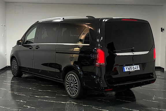 Mercedes-Benz V220 4 of 5