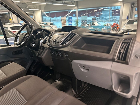 Ford Transit 13 of 25