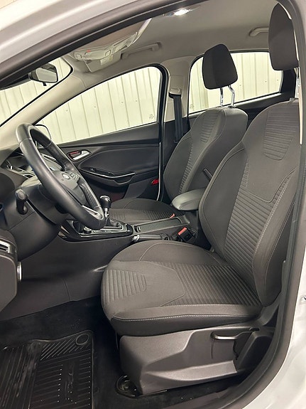 Ford Focus 16 of 23