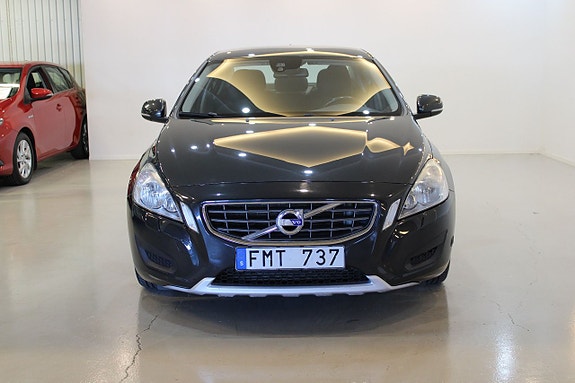 Volvo S60 2 of 5