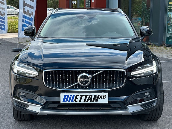 Volvo V90 Cross Country 3 of 5