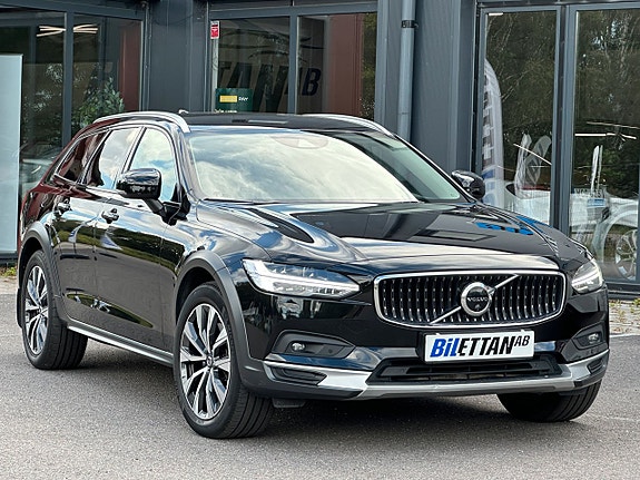 Volvo V90 Cross Country 2 of 5