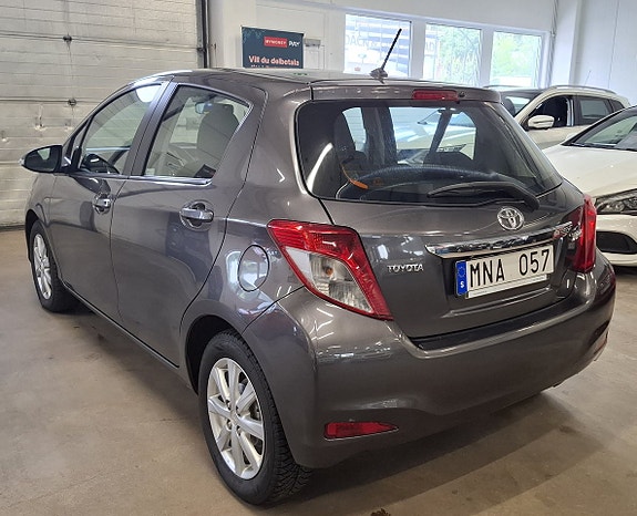 Toyota Yaris 5 of 23