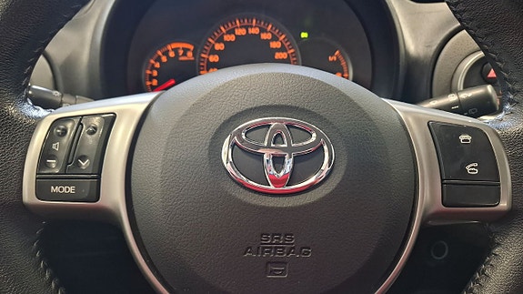 Toyota Yaris 17 of 23