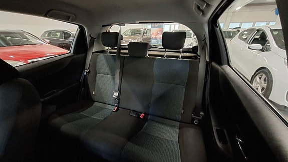 Toyota Yaris 23 of 23