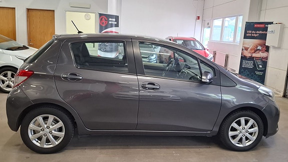 Toyota Yaris 7 of 23