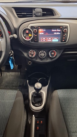 Toyota Yaris 18 of 23