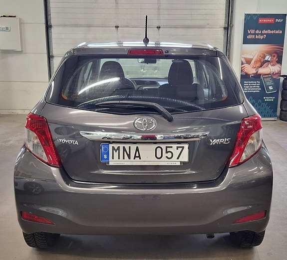 Toyota Yaris 10 of 23