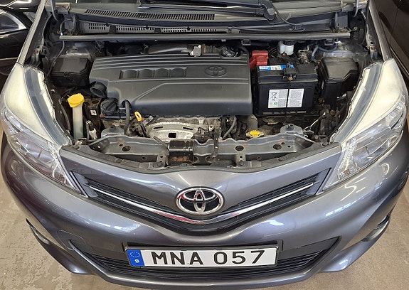 Toyota Yaris 11 of 23