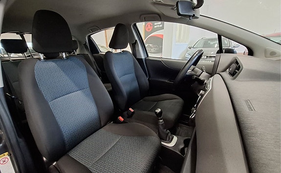 Toyota Yaris 21 of 23