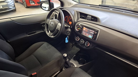 Toyota Yaris 19 of 23