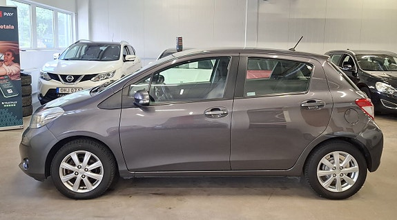 Toyota Yaris 8 of 23