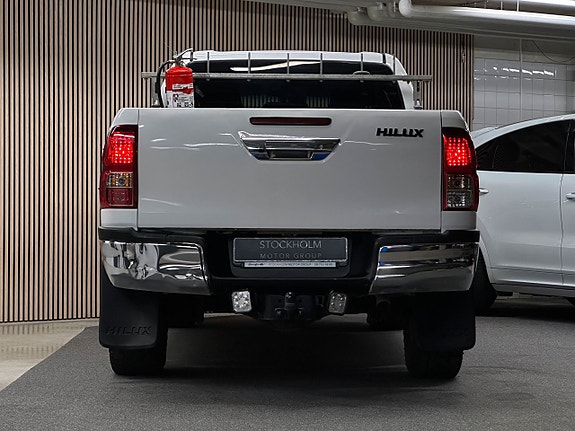 Toyota HiLux 11 of 18