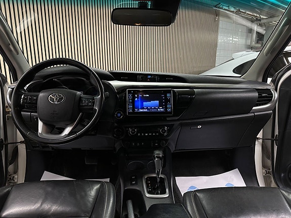 Toyota HiLux 15 of 18