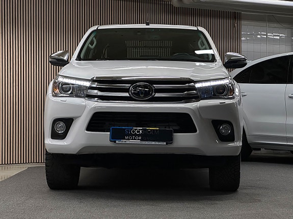 Toyota HiLux 3 of 5