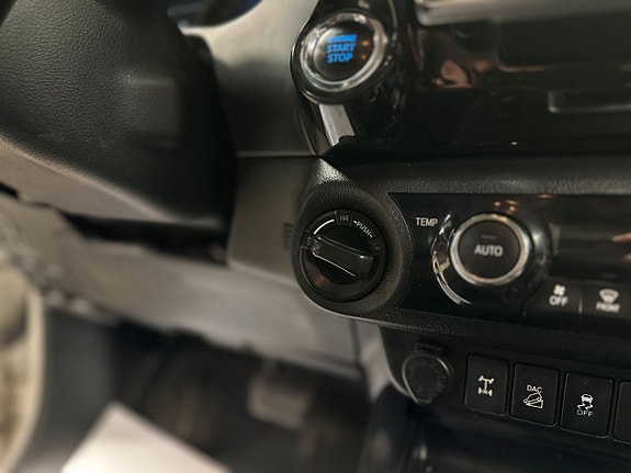 Toyota HiLux 16 of 18