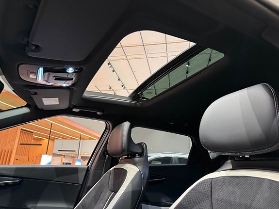 Kia EV6 8 of 17