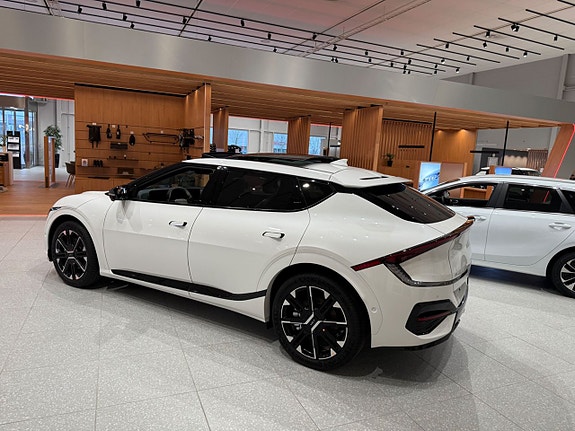 Kia EV6 3 of 17