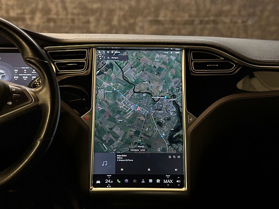 Tesla Model S 22 of 27