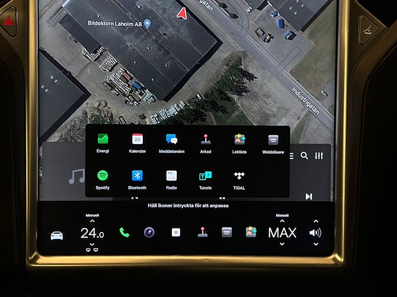 Tesla Model S 26 of 27