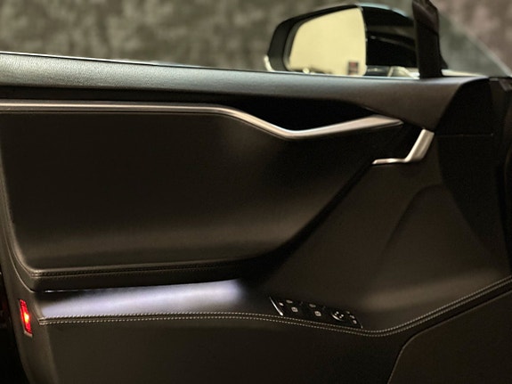 Tesla Model S 12 of 27