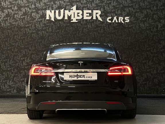 Tesla Model S 8 of 27