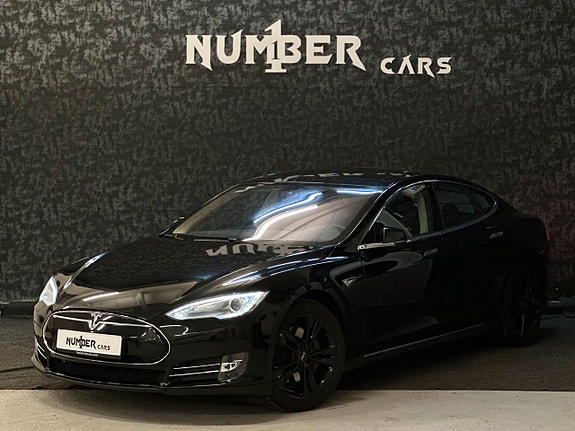 Tesla Model S 2 of 27