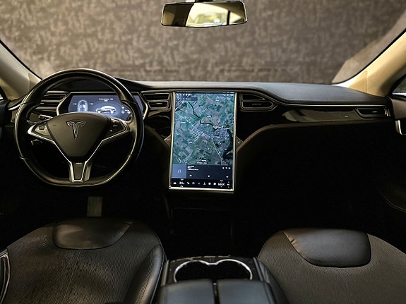 Tesla Model S 17 of 27