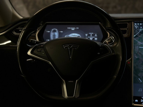 Tesla Model S 18 of 27