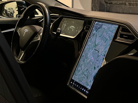 Tesla Model S 21 of 27