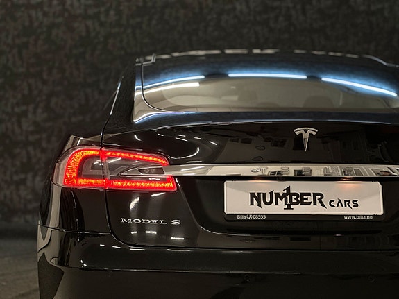 Tesla Model S 10 of 27