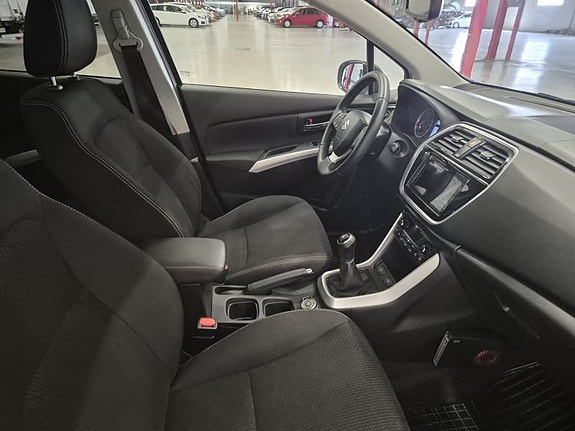 Suzuki SX4 S-Cross 4 of 5