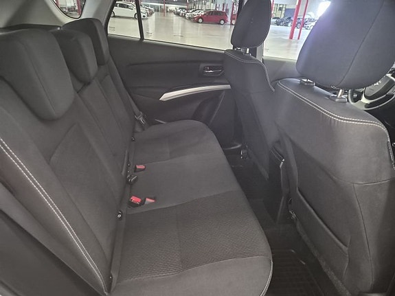 Suzuki SX4 S-Cross 5 of 5